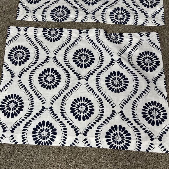 Crate & Barrel Kiran Indigo Medallion Placemat Set of 6 Blue White Cotton 14x19" - Picture 4 of 9